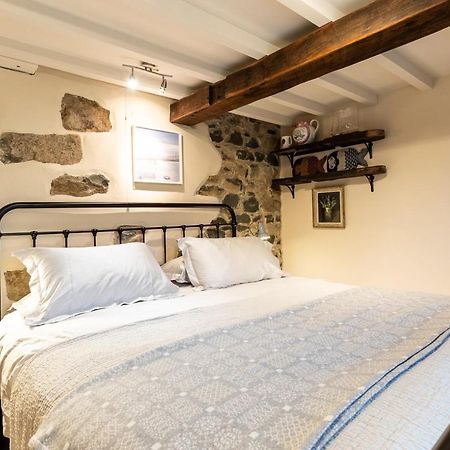 Bwthyn Capten - A Charming Cottage For Up To 6 Newport  Exteriör bild