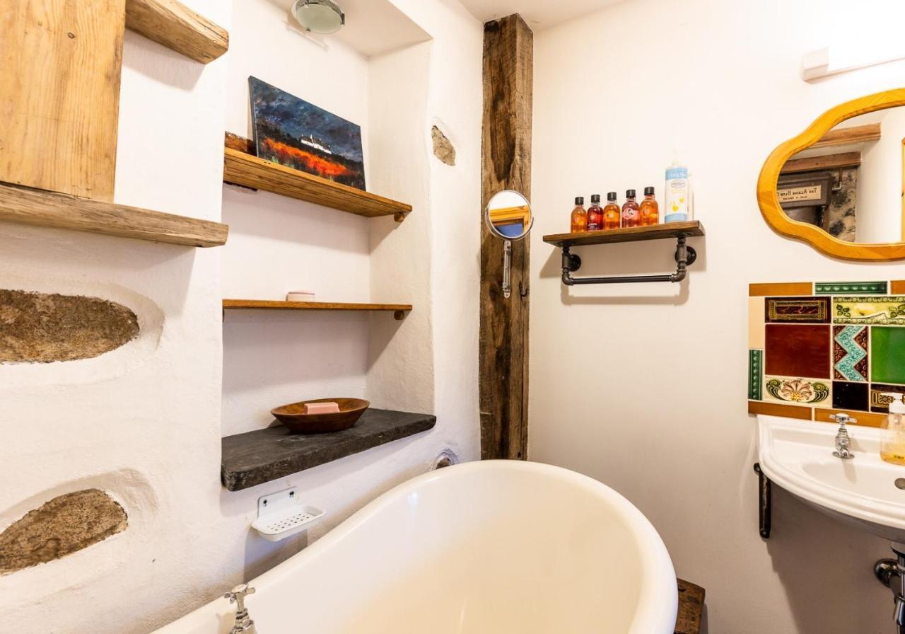 Bwthyn Capten - A Charming Cottage For Up To 6 Newport  Exteriör bild