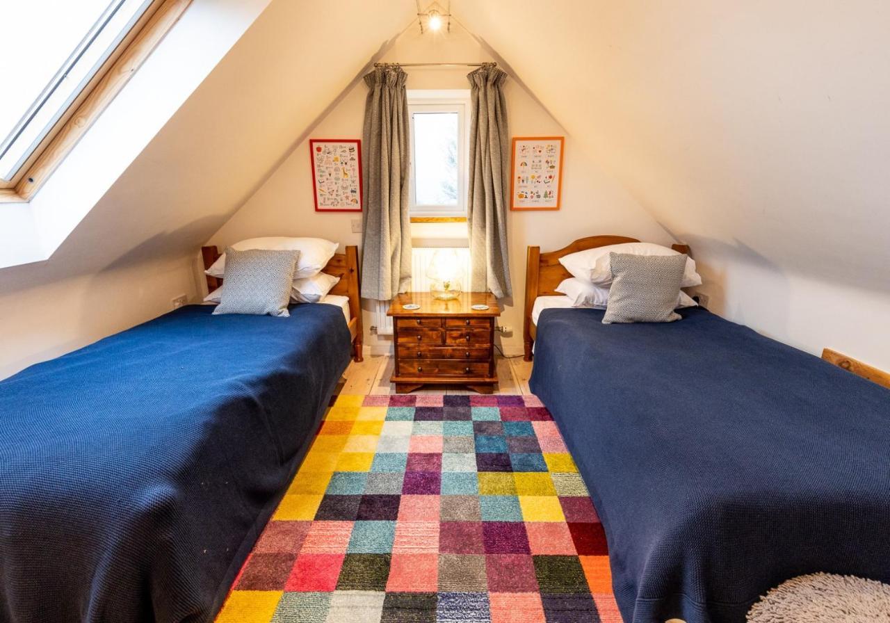 Bwthyn Capten - A Charming Cottage For Up To 6 Newport  Exteriör bild