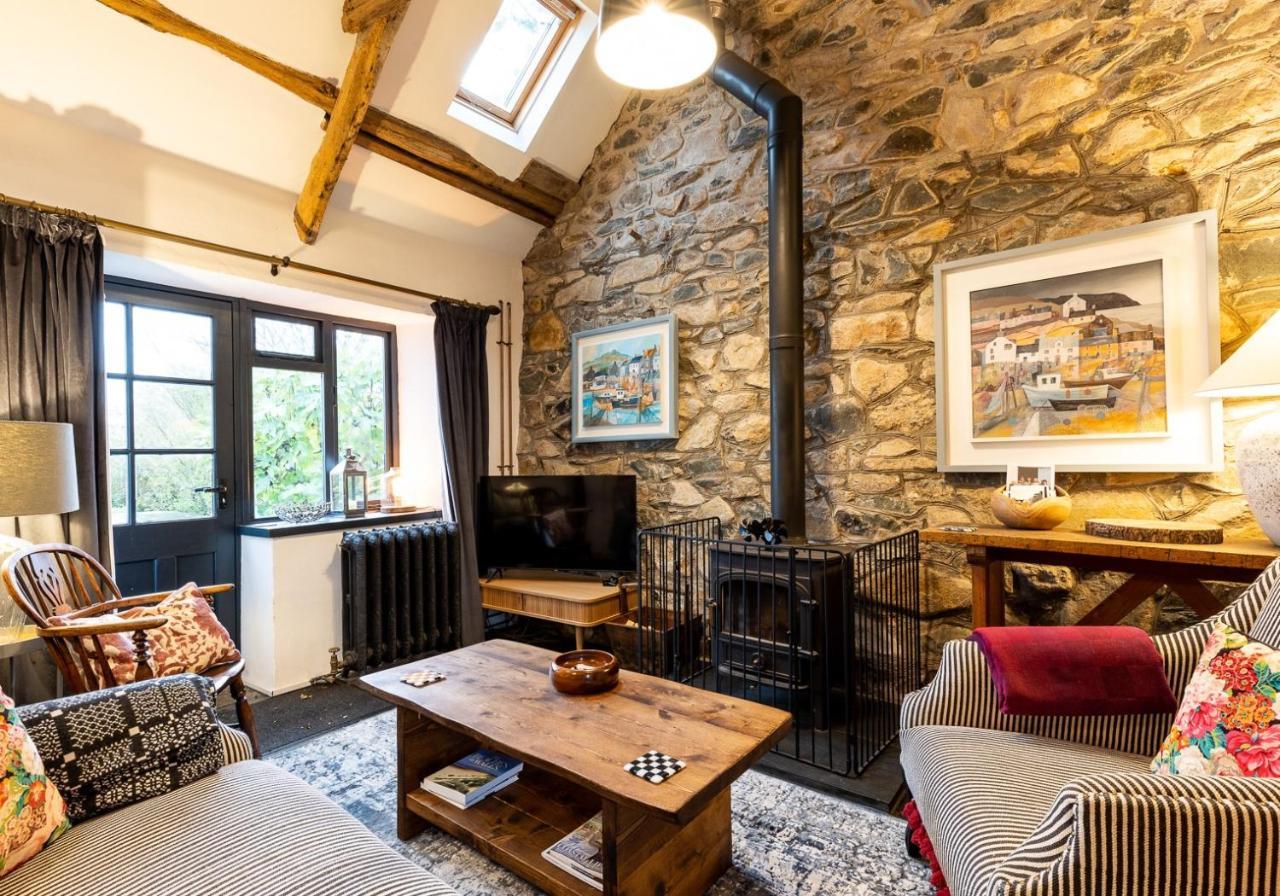 Bwthyn Capten - A Charming Cottage For Up To 6 Newport  Exteriör bild