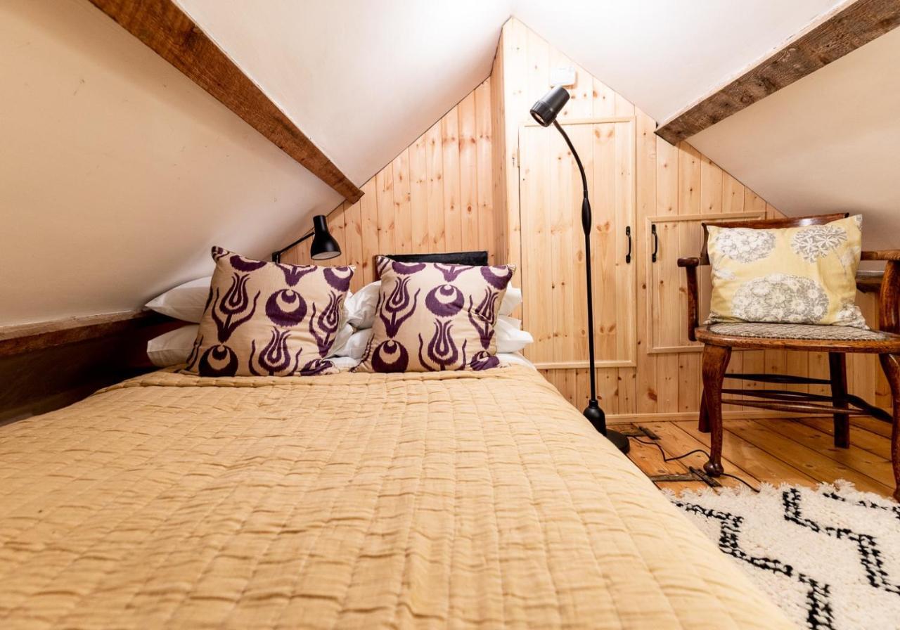 Bwthyn Capten - A Charming Cottage For Up To 6 Newport  Exteriör bild
