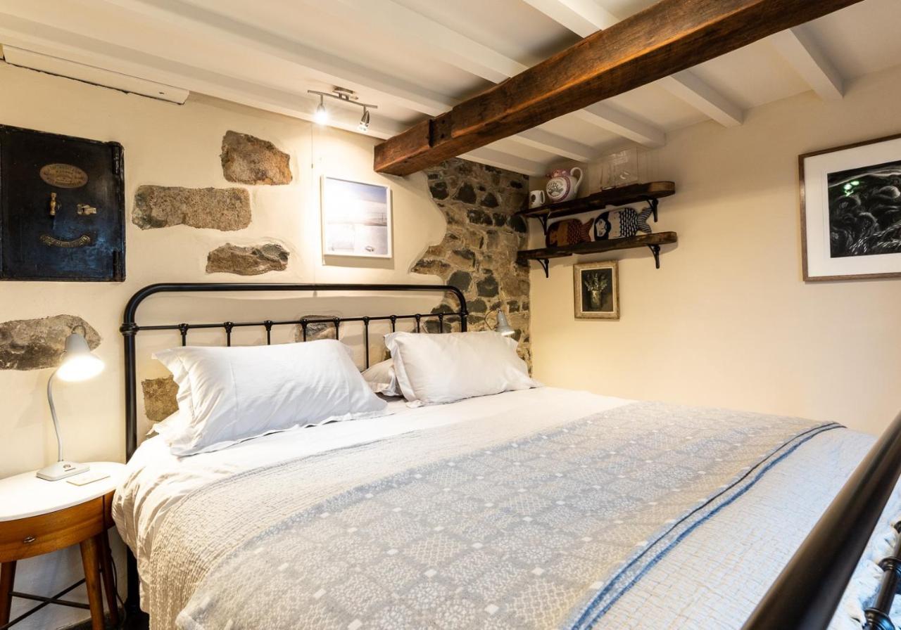 Bwthyn Capten - A Charming Cottage For Up To 6 Newport  Exteriör bild