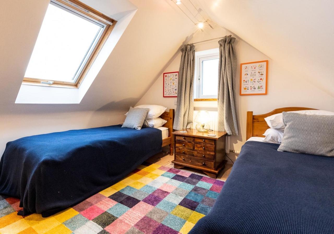 Bwthyn Capten - A Charming Cottage For Up To 6 Newport  Exteriör bild