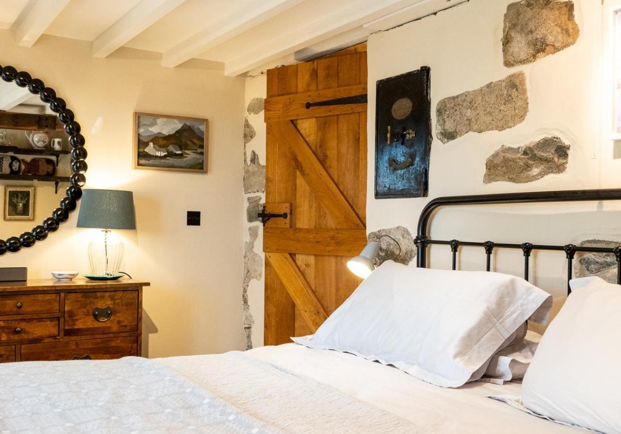 Bwthyn Capten - A Charming Cottage For Up To 6 Newport  Exteriör bild