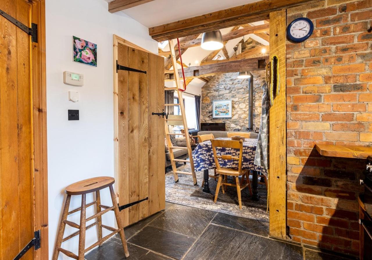 Bwthyn Capten - A Charming Cottage For Up To 6 Newport  Exteriör bild