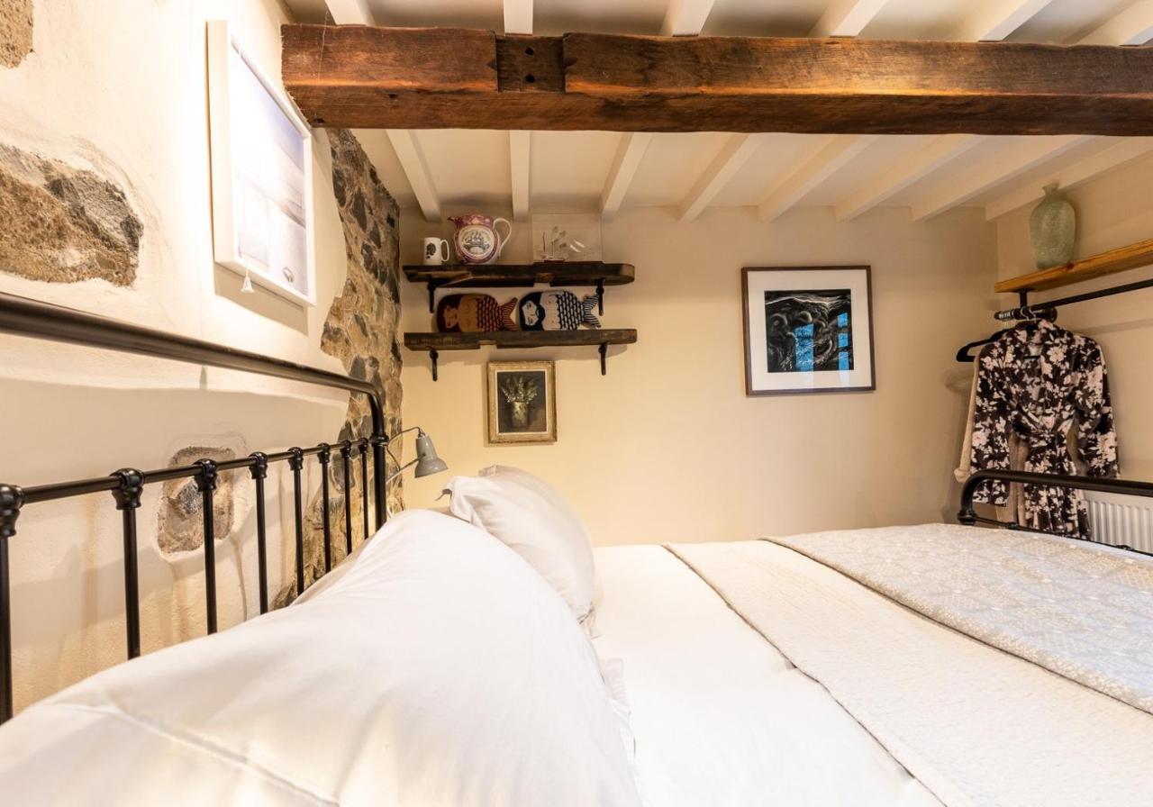 Bwthyn Capten - A Charming Cottage For Up To 6 Newport  Exteriör bild